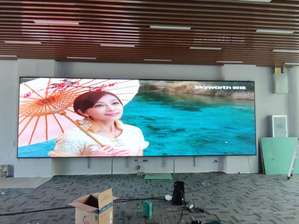 龙城P1.53led小间距屏安装案例